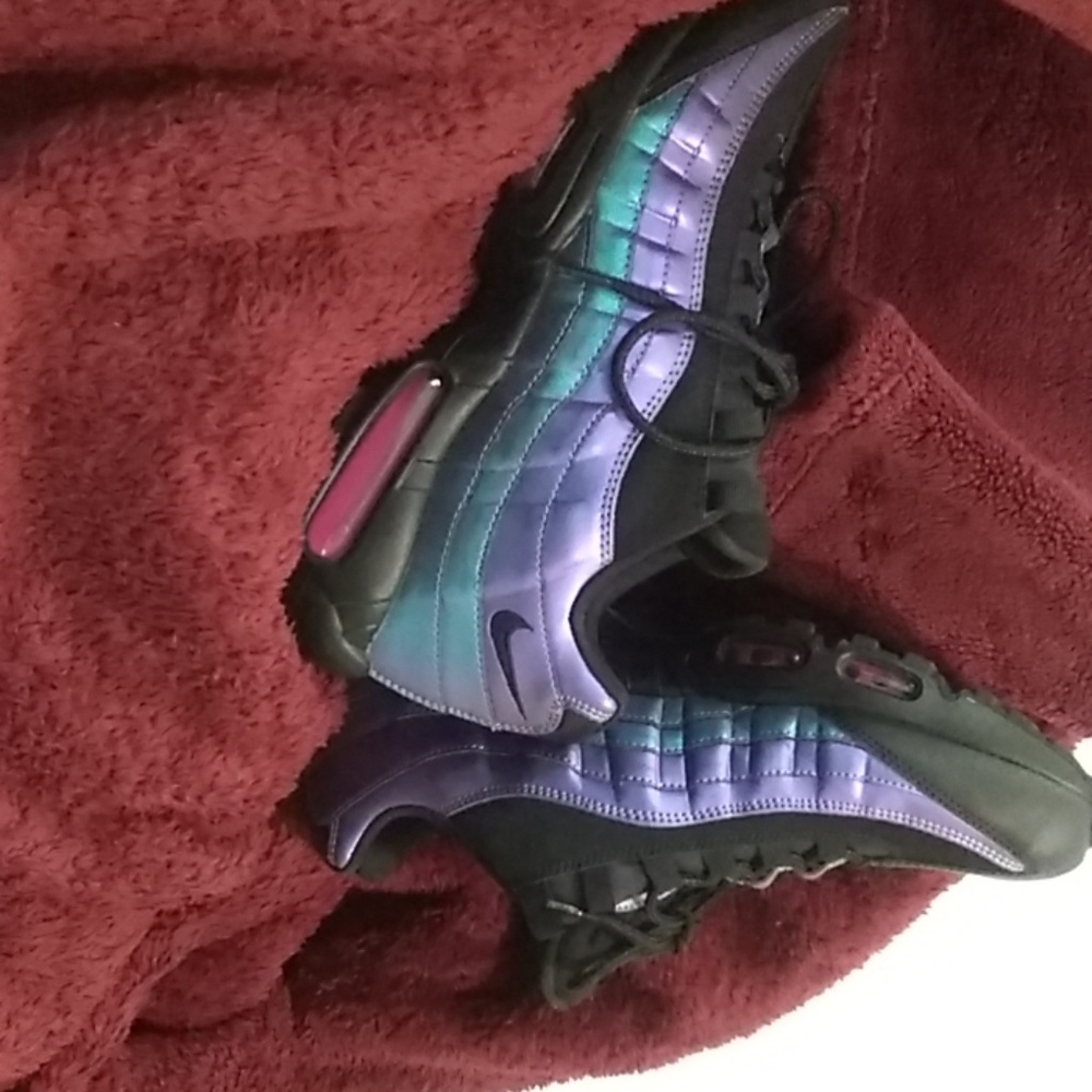 Athletic shoes